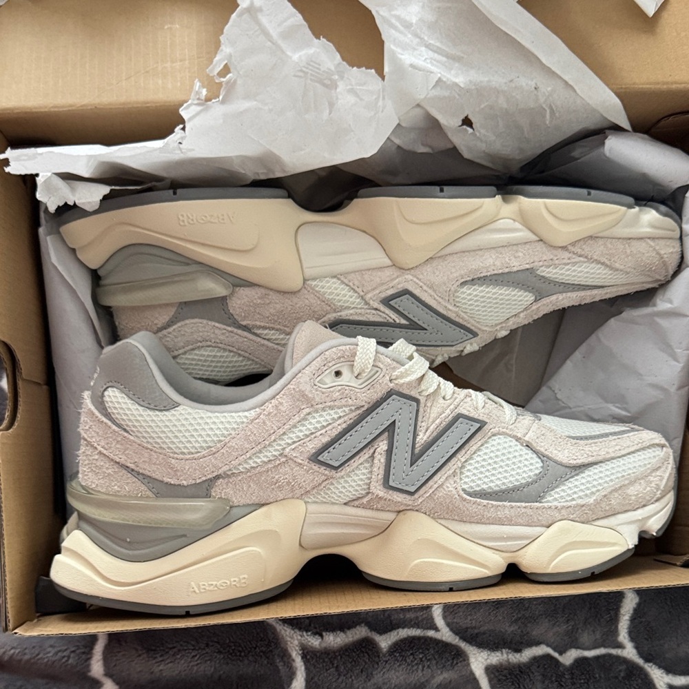 Men’s 9.5 Womens 11 New Balance 9060 OG Moonbeam Sea Salt New in Box